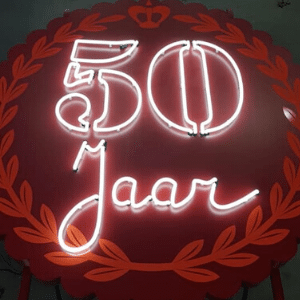 Jubileumlogo in neon - lichtreclame Bouwbedrijf Buytels - portfolio Jubileumlogo in neon - lichtreclame Bouwbedrijf Buytels - portfolio